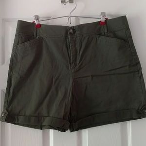 Comfy green shorts